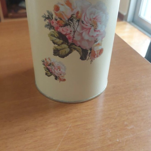 Bravo metal box by Aslanis collectible like new