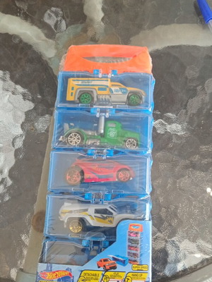 Σετ αυτοκινήτων Hot Wheels καινούργιο, 4 τεμαχίων