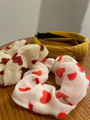 Hairband and 2 scrunchies like new with heart designs