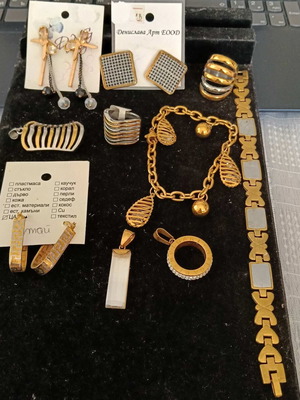 Set of 10 gold and silver-tone jewelry pieces