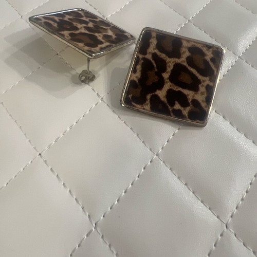 Leopard print earrings used with stud