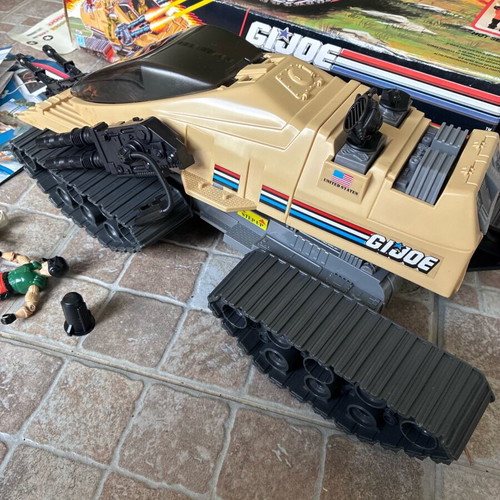 GI Joe Raider vintage vehicle with 3 figures