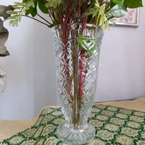 Vintage vase like new, collectible antique item
