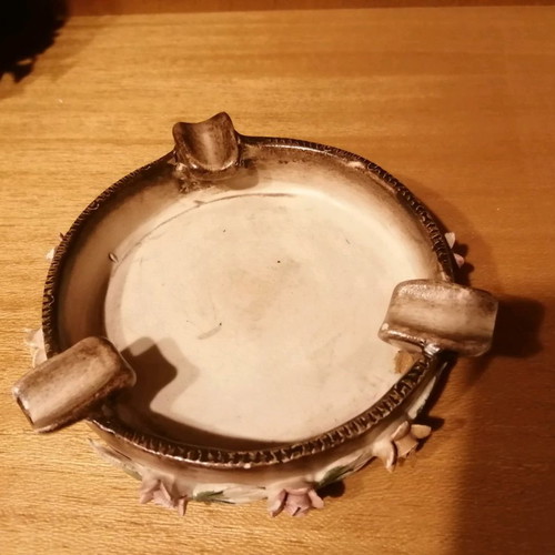 Porcelain Capodimonte ashtray in excellent condition