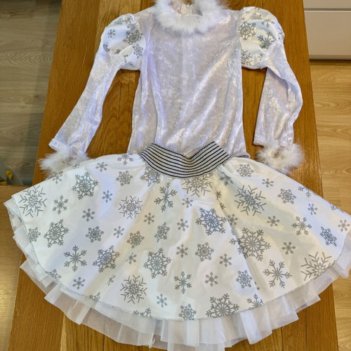 Snowflake carnival costume for girls like new, age 6-8