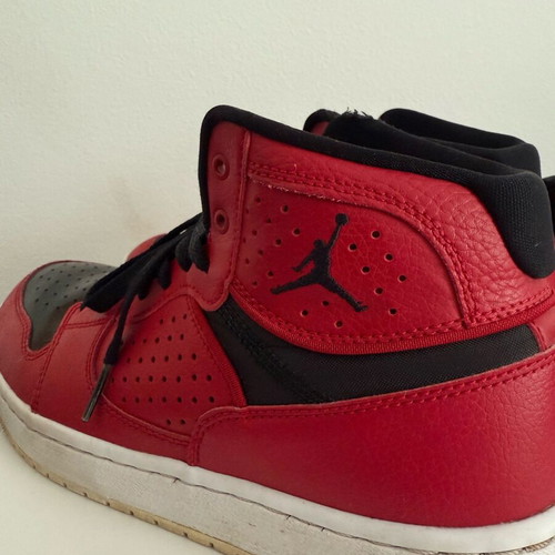 Nike Jordan Jumpman athletic shoes size 42 used, black and red
