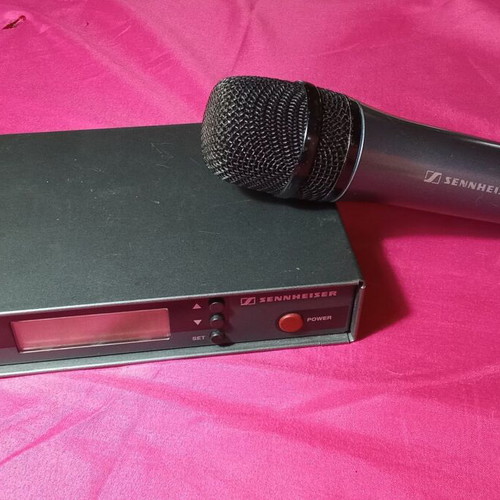 Sennheiser eW300 Wireless Professional Microphone System like new