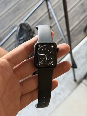 Apple Watch SE3 σαν καινούργιο, φορεμένο 5 φορές