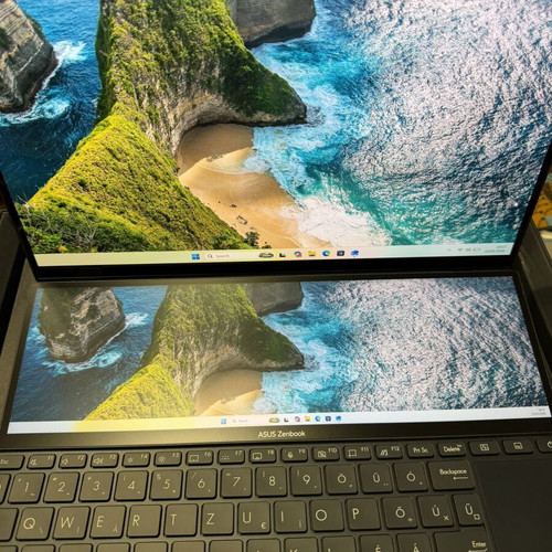 Asus Zenbook Pro 14 Duo OLED i9 laptop like new, 32GB RAM, 1TB SSD