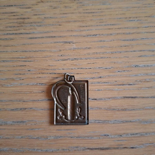 Vintage collectible set with 1989 charm, Acropolis keychain and Planet Bowling token like new