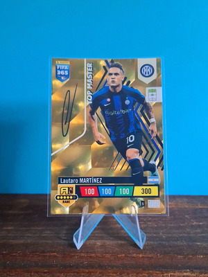 Top Master Martinez Panini Fifa 365 2023 card mint condition