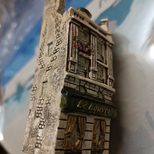 Ceramic collectible miniature Le Louvre Dominique Cault like new