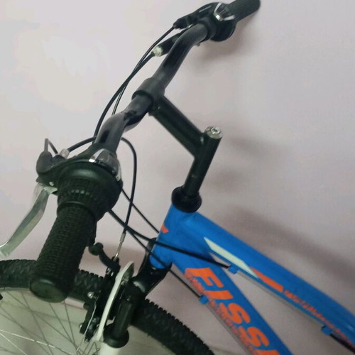 Mountain bike 26 inch blue like new, men's with gears and suspension