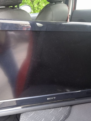 Sony Bravia KDL-26V4500 26-inch TV used with wall mount and remote