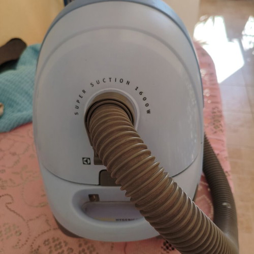 Electrolux CL23 vacuum cleaner 1600W like new