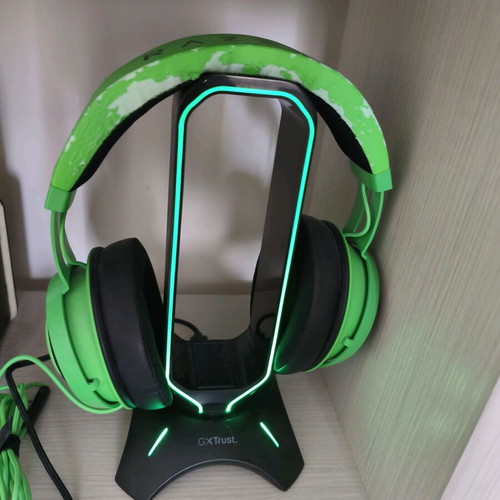 Trust GXT 265 Cintar RGB Premium headphone stand black like new