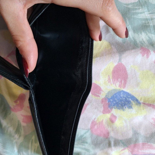 Black wallet like new with multiple compartments