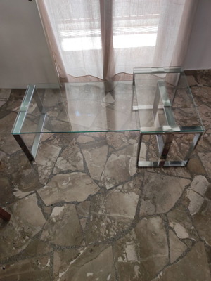 Διπλό γυάλινο τραπεζάκι σαλονιού με ίνοξ σκελετό σαν καινούργιο