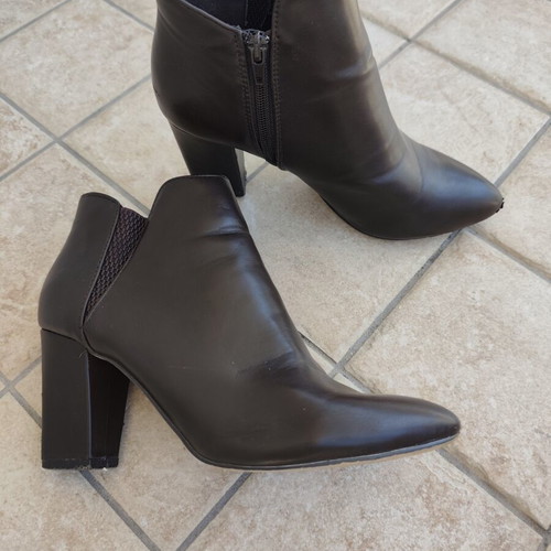Brown leather ankle boots size 39 like new with thick heel