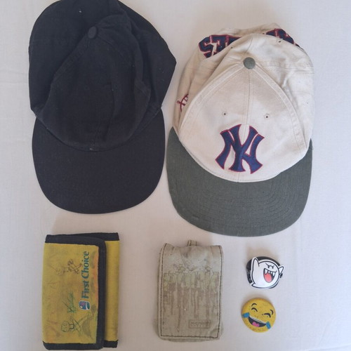 Lot of accessories used, 2 jockey hats 59cm, wallet, eraser, and more