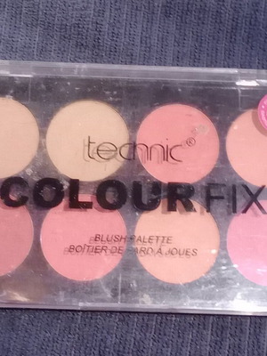 Παλέτα ρούζ Technic Colourfix μεταχειρισμένη, ροζ και κοραλί αποχρώσεις