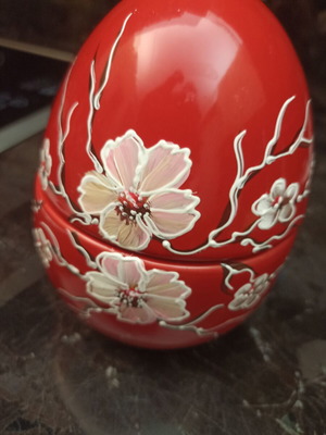Clay egg used, red hand-painted with crack, 14 cm height