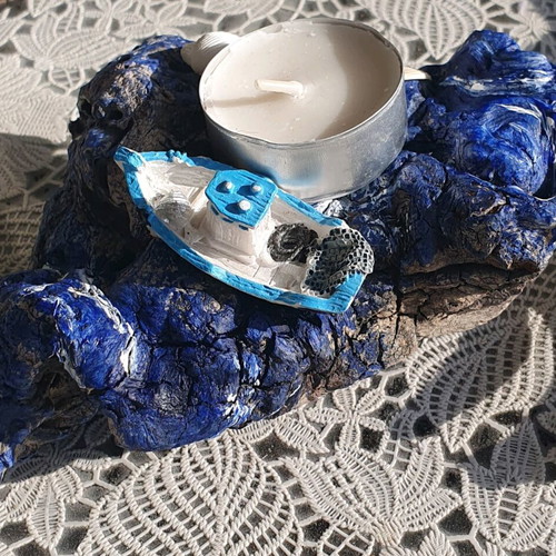 Driftwood candle decor with ship and candle like new