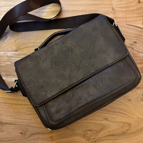 Brown shoulder bag used with multiple pockets