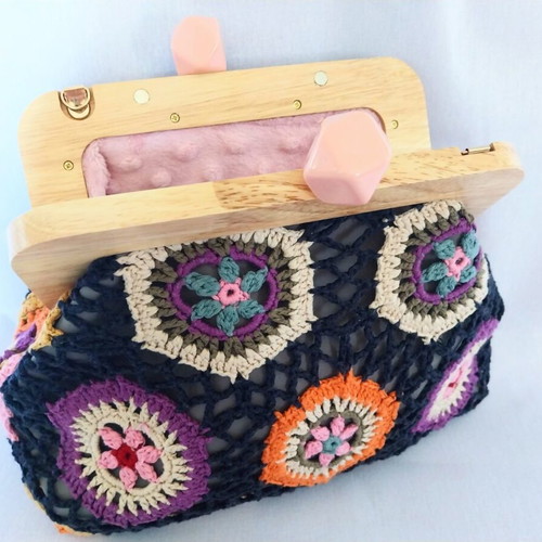 Handmade shoulder bag with knitted floral fabric and wooden clasp