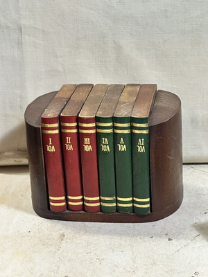 Vintage wooden set of 6 coasters shaped like books with bookshelf