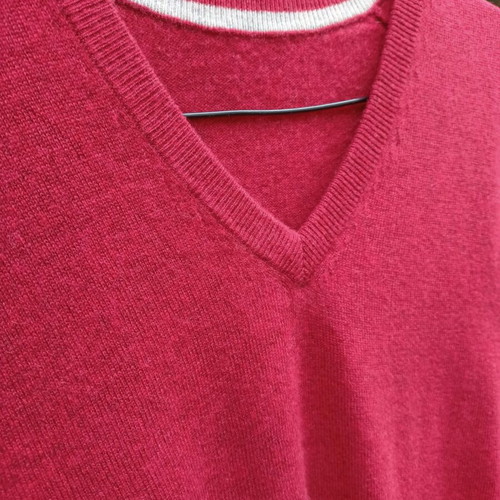 V-neck sweater vest like new, red, 50% cashmere 50% merino wool