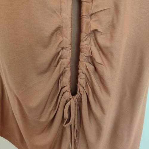 Beige salmon short-sleeve blouse Medium with an opening at the back