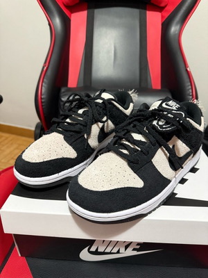 Nike Dunk Low Retro SE like new, size 43, black and white