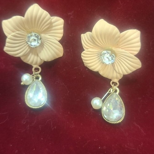 Vintage earrings new, impressive design