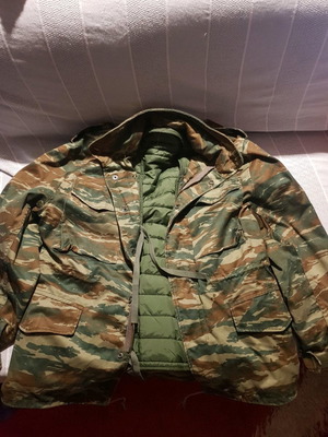 Τζάκετ χακί από τον στρατό μεταχειρισμένο, μέγεθος Medium, με εσωτερική επένδυση