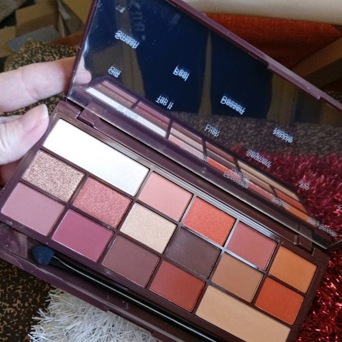 Chocolate Palette Revolution new in box