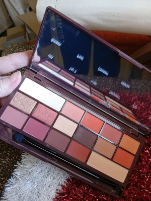 Chocolate Palette Revolution new in box