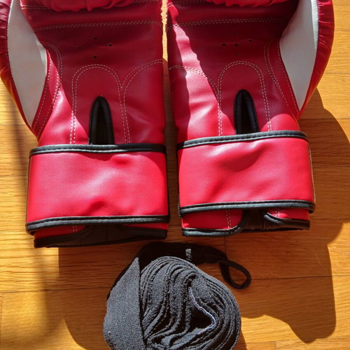 FORCE1 Boxing Gloves and Shin Guards like new, Size 5 and M