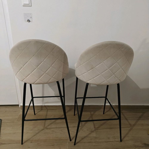 Bar stools cream with quilted back like new, set of 2