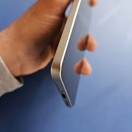 Poco F6 12GB RAM/512GB μεταχειρισμένο, ασημί, με χτύπημα κάτω αριστερά