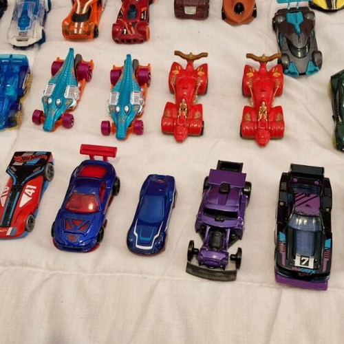 Hot Wheels toy cars like new