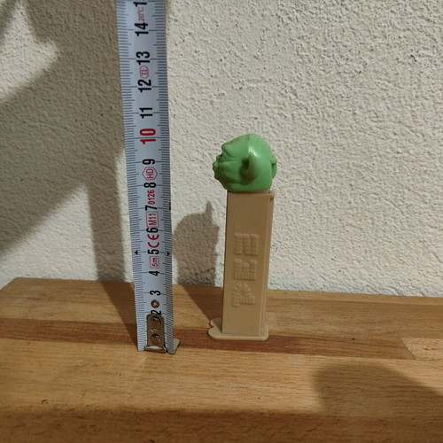 Pez Yoda used
