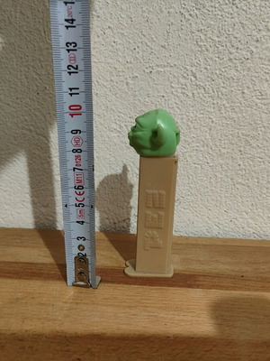 Pez Yoda used