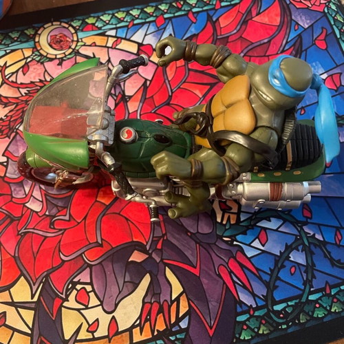 Mutant Ninja Turtles motorcycle with Leonardo 2002 like new