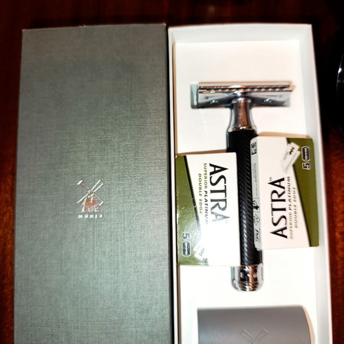 Mühle R89 shaving kit with Razorock soap, blades, brush, and bowl