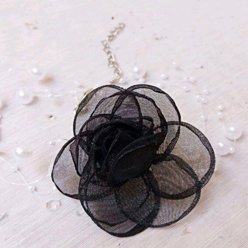 Choker with black flower and white pearls new, adjustable length