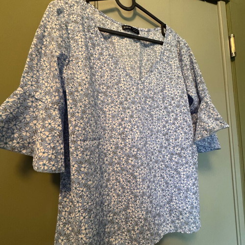 Shein floral blouse sky blue with white flowers size L like new