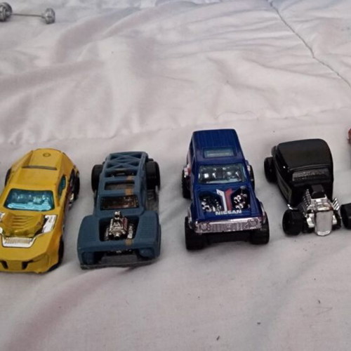 Hot Wheels and Matchbox toy cars like new
