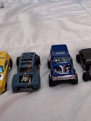 Hot Wheels and Matchbox toy cars like new