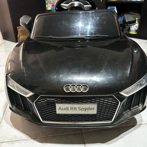 Audi R8 Licensed Children's Car like new with remote